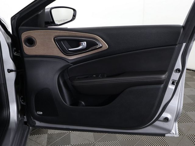 2015 Chrysler 200 4dr Sedan C FWD - 22947499 - 21