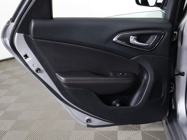 2015 Chrysler 200 4dr Sedan C FWD - 22947499 - 22