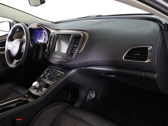 2015 Chrysler 200 4dr Sedan C FWD - 22947499 - 25