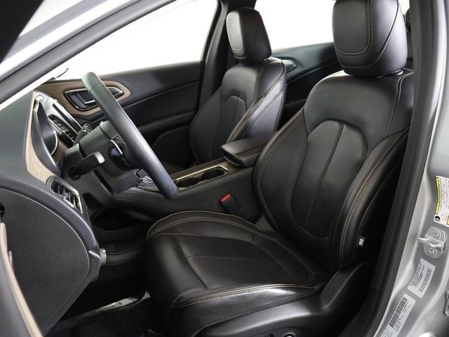 2015 Chrysler 200 4dr Sedan C FWD - 22947499 - 28