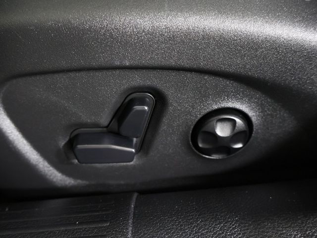 2015 Chrysler 200 4dr Sedan C FWD - 22947499 - 30