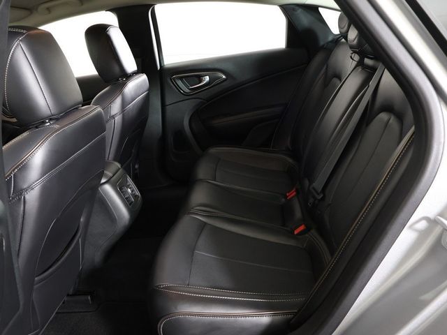 2015 Chrysler 200 4dr Sedan C FWD - 22947499 - 32