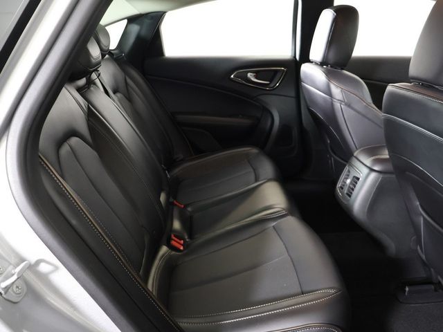 2015 Chrysler 200 4dr Sedan C FWD - 22947499 - 33