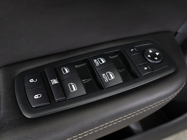 2015 Chrysler 200 4dr Sedan C FWD - 22947499 - 35