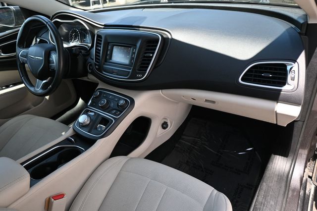 2015 Chrysler 200 4dr Sedan Limited FWD - 23053816 - 10