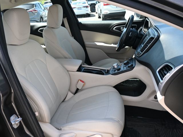 2015 Chrysler 200 4dr Sedan Limited FWD - 23053816 - 17
