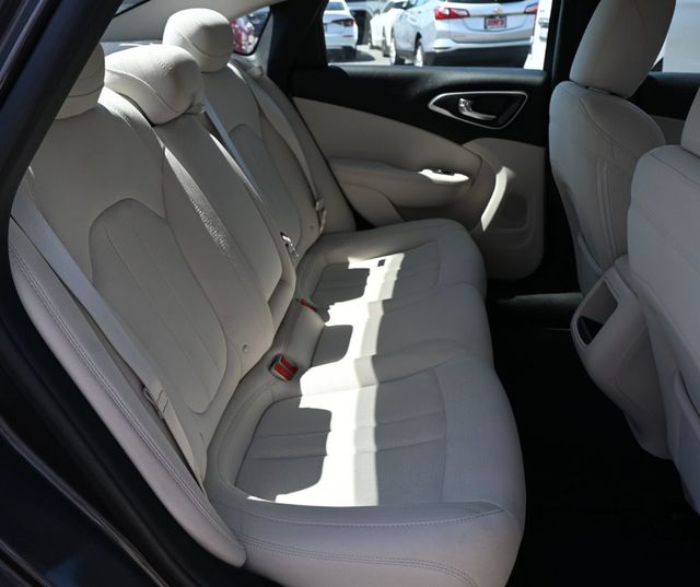 2015 Chrysler 200 4dr Sedan Limited FWD - 23053816 - 18