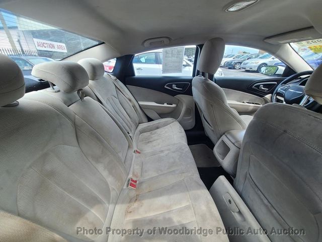 2015 Chrysler 200 4dr Sedan Limited FWD - 22943795 - 4