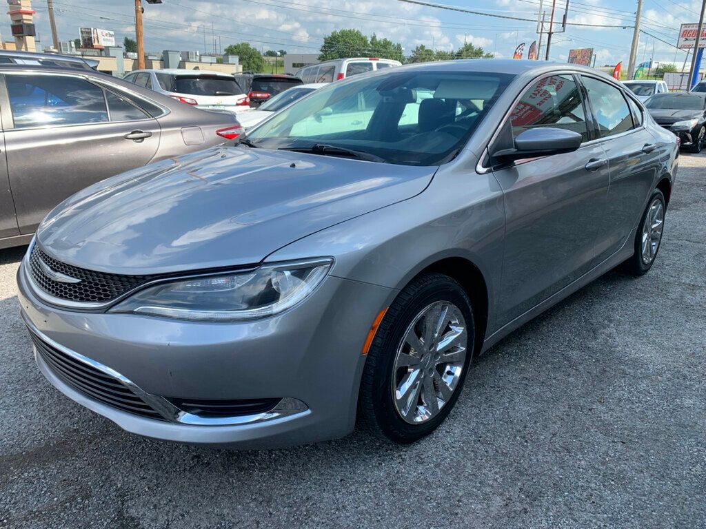 2015 Chrysler 200 Limited photo 3