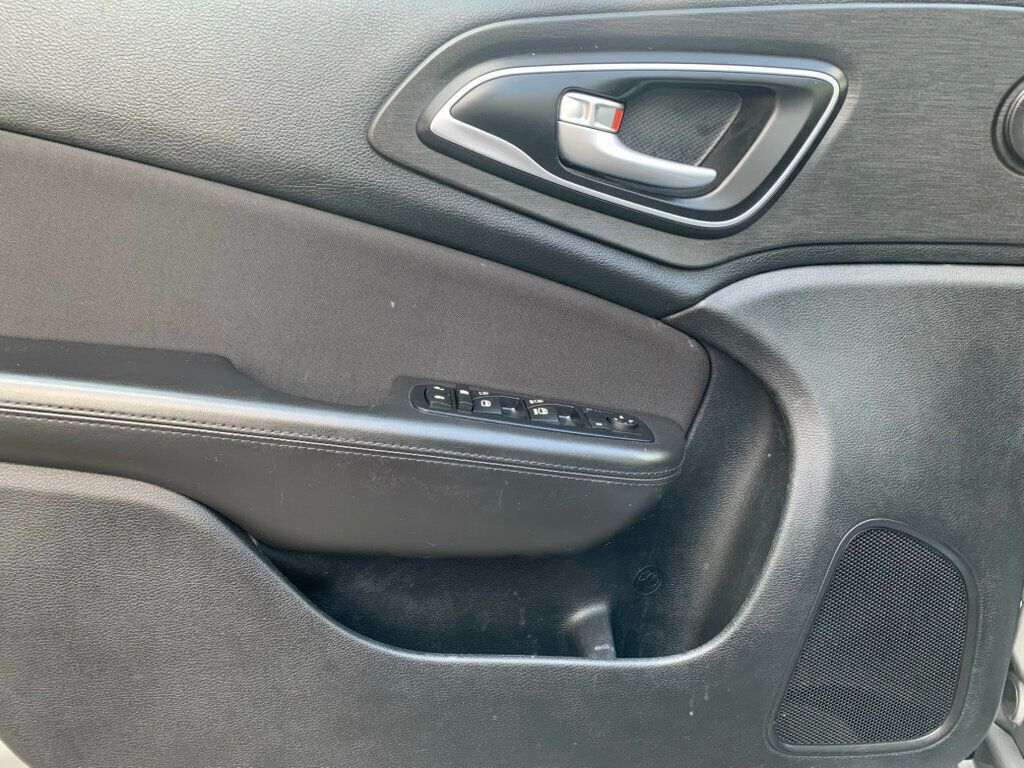 2015 Chrysler 200 Limited photo 4