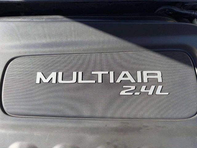 2015 Chrysler 200 4dr Sedan Limited FWD - 22943739 - 9