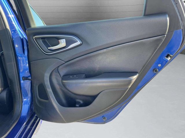 2015 Chrysler 200 4dr Sedan Limited FWD - 22943739 - 16