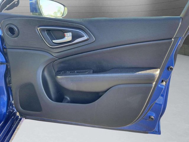 2015 Chrysler 200 4dr Sedan Limited FWD - 22943739 - 18