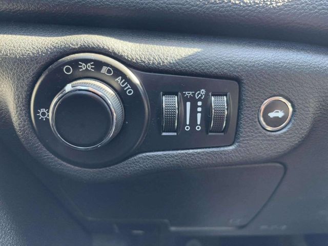 2015 Chrysler 200 4dr Sedan Limited FWD - 22943739 - 28