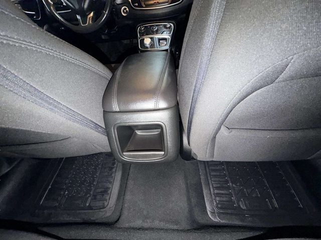 2015 Chrysler 200 4dr Sedan Limited FWD - 23034658 - 24