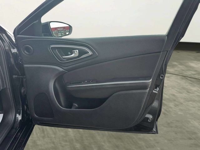 2015 Chrysler 200 4dr Sedan Limited FWD - 23042996 - 17