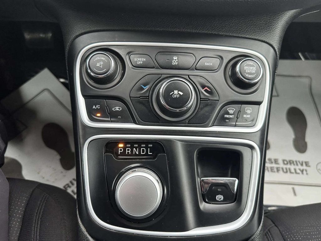 2015 Chrysler 200 4dr Sedan Limited FWD - 23042996 - 22