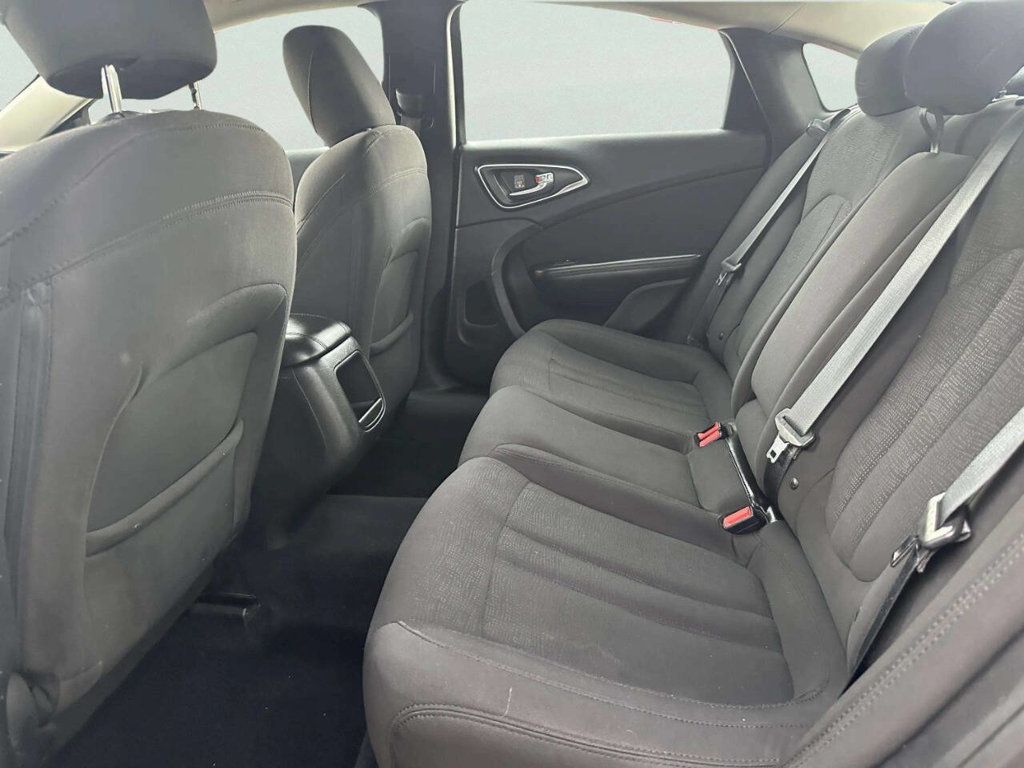 2015 Chrysler 200 4dr Sedan Limited FWD - 23042996 - 31