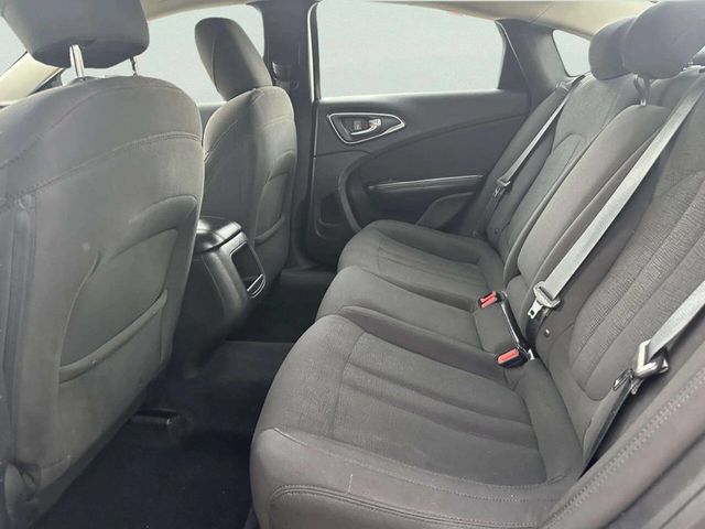 2015 Chrysler 200 4dr Sedan Limited FWD - 23042996 - 31