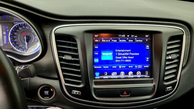 2015 Chrysler 200 4dr Sedan Limited FWD - 23094547 - 18