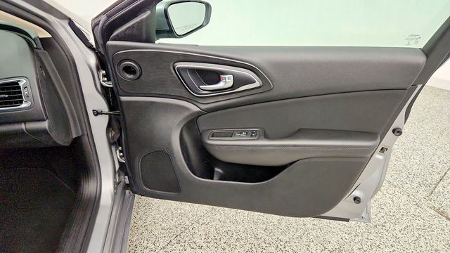 2015 Chrysler 200 4dr Sedan Limited FWD - 23094547 - 26