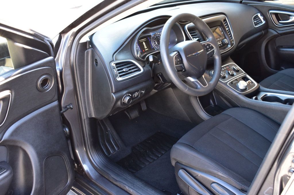2015 Chrysler 200 4dr Sedan LX FWD - 22365670 - 15
