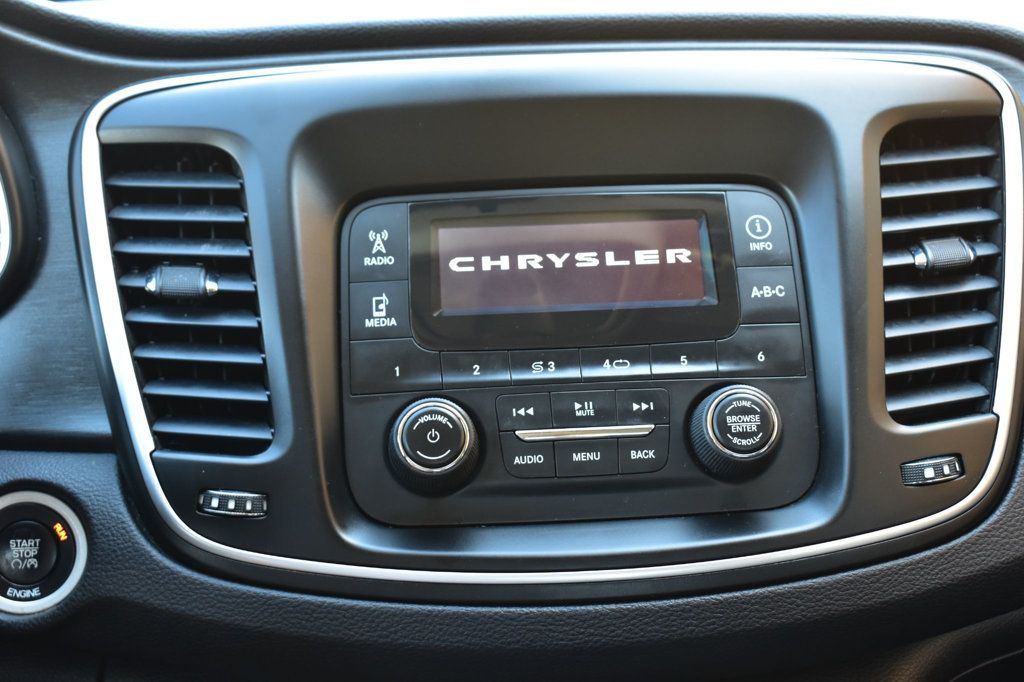 2015 Chrysler 200 4dr Sedan LX FWD - 22365670 - 30