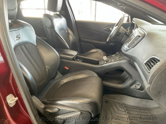 2015 Chrysler 200 4dr Sedan S FWD - 23056795 - 5