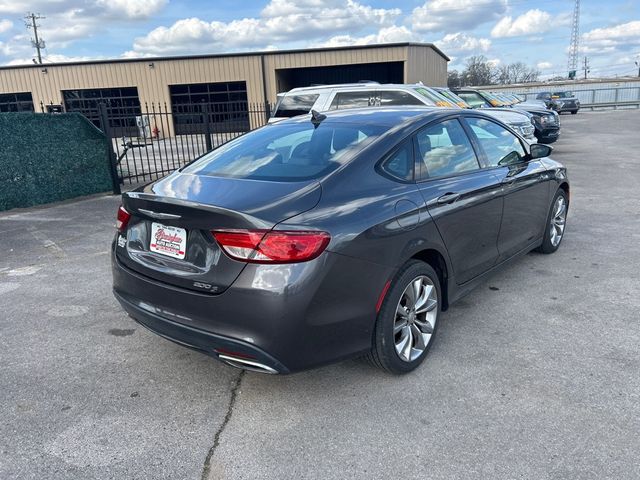 2015 Chrysler 200 4dr Sedan S FWD - 22993808 - 3