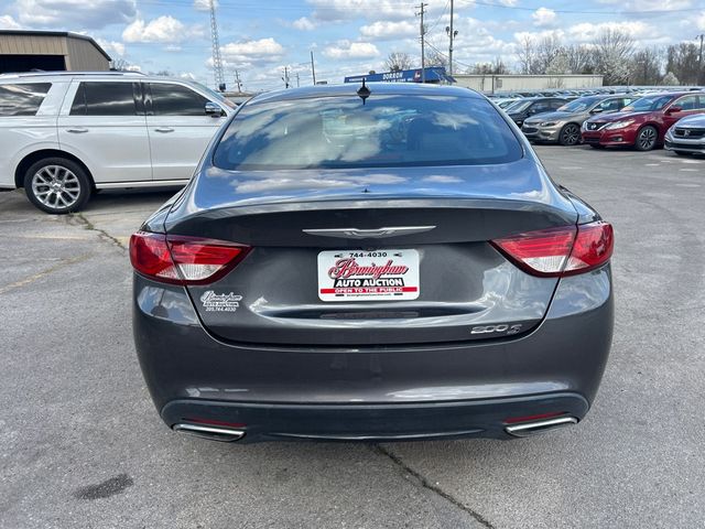 2015 Chrysler 200 4dr Sedan S FWD - 22993808 - 4