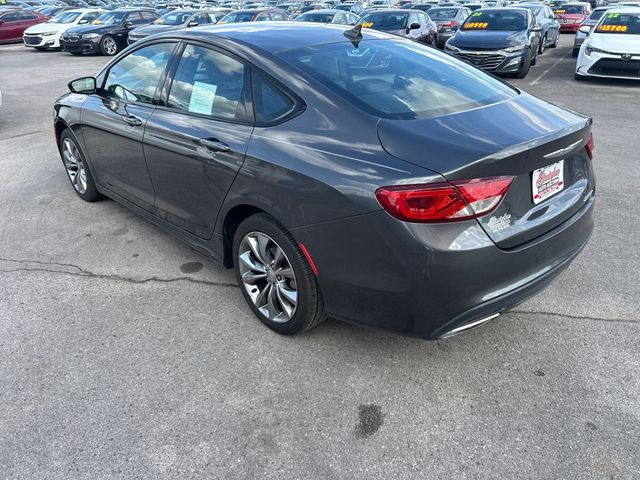 2015 Chrysler 200 4dr Sedan S FWD - 22993808 - 5