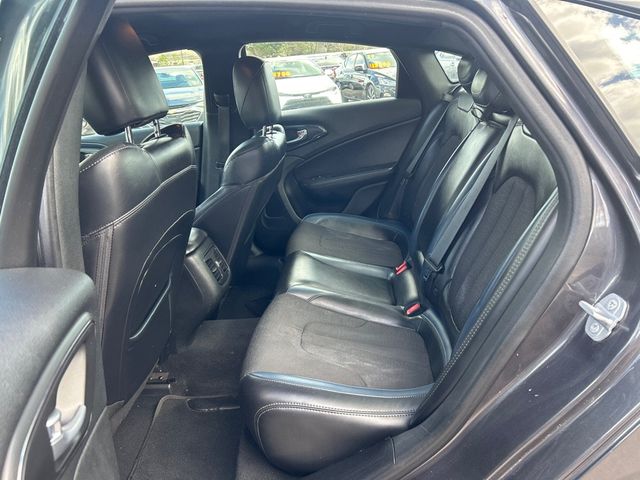 2015 Chrysler 200 4dr Sedan S FWD - 22993808 - 6