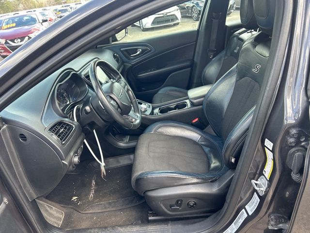 2015 Chrysler 200 4dr Sedan S FWD - 22993808 - 7