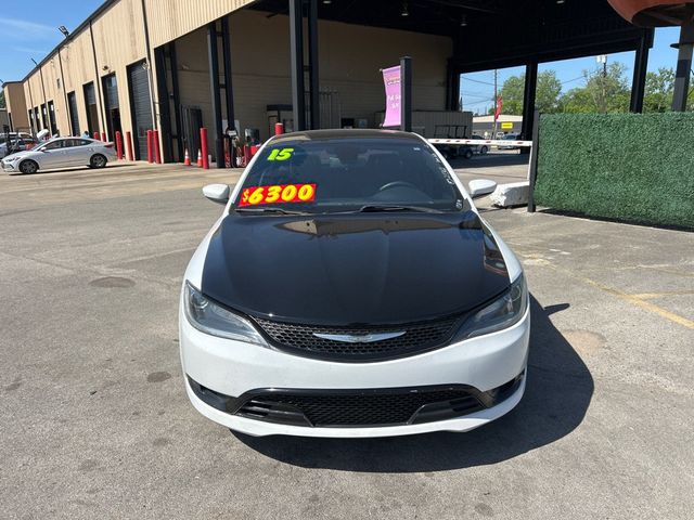 2015 Chrysler 200 4dr Sedan S FWD - 23014004 - 1