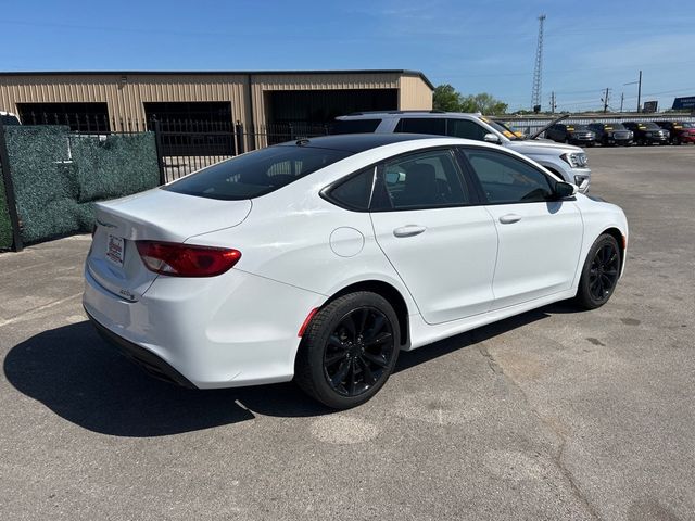 2015 Chrysler 200 4dr Sedan S FWD - 23014004 - 3
