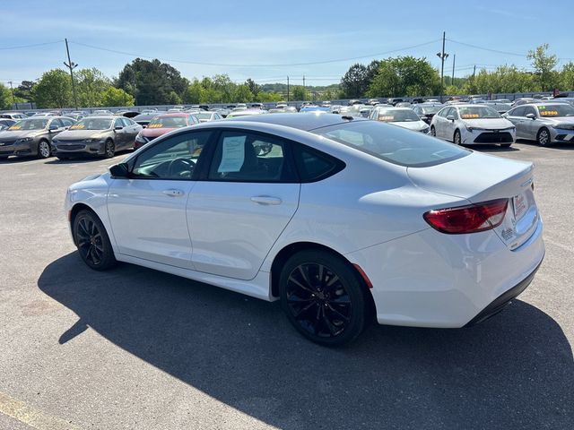 2015 Chrysler 200 4dr Sedan S FWD - 23014004 - 5
