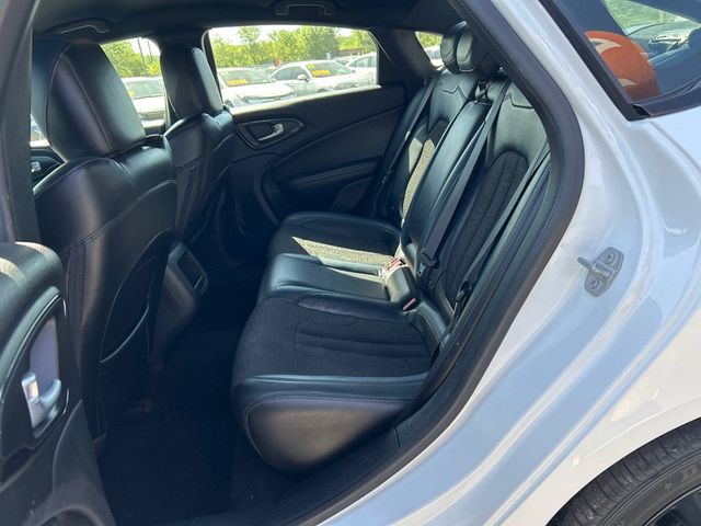 2015 Chrysler 200 4dr Sedan S FWD - 23014004 - 6