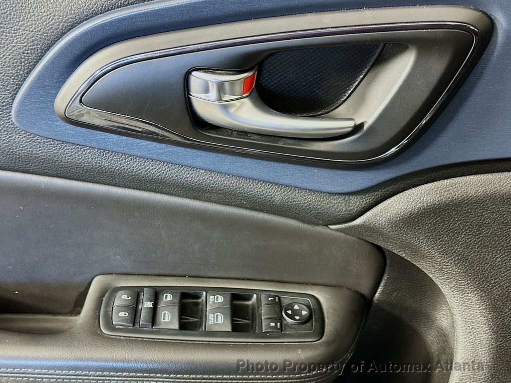 2015 Chrysler 200 S - 22615470 - 17