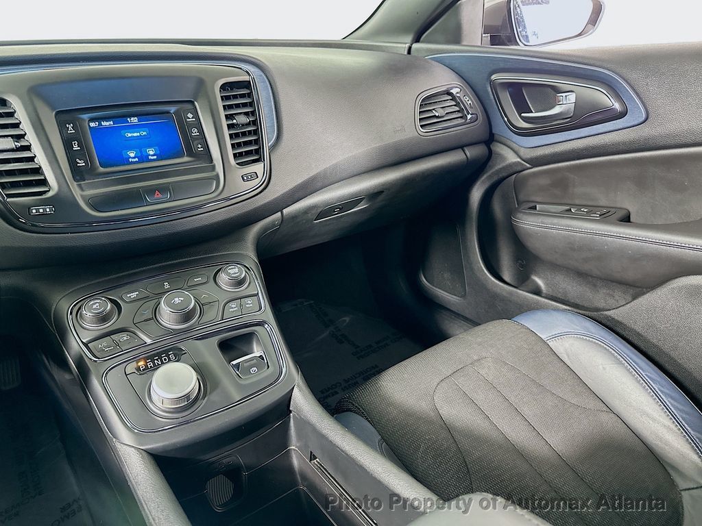 2015 Chrysler 200 S - 22615470 - 22