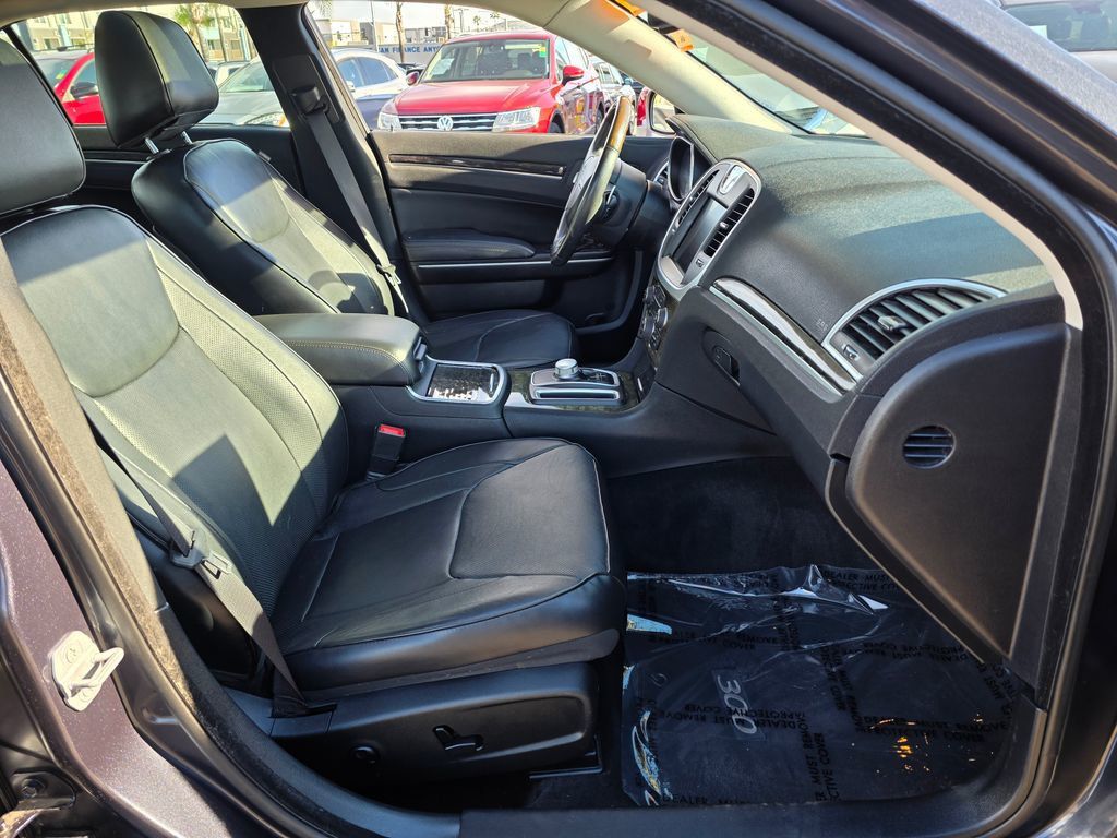 2015 Chrysler 300 4dr Sedan 300C RWD - 22999848 - 9