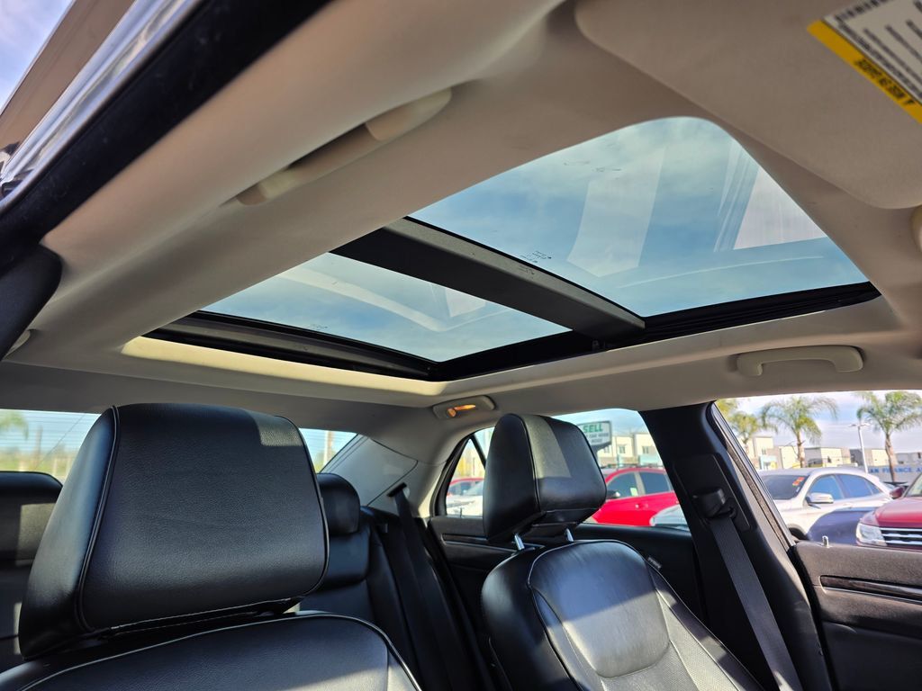 2015 Chrysler 300 4dr Sedan 300C RWD - 22999848 - 11