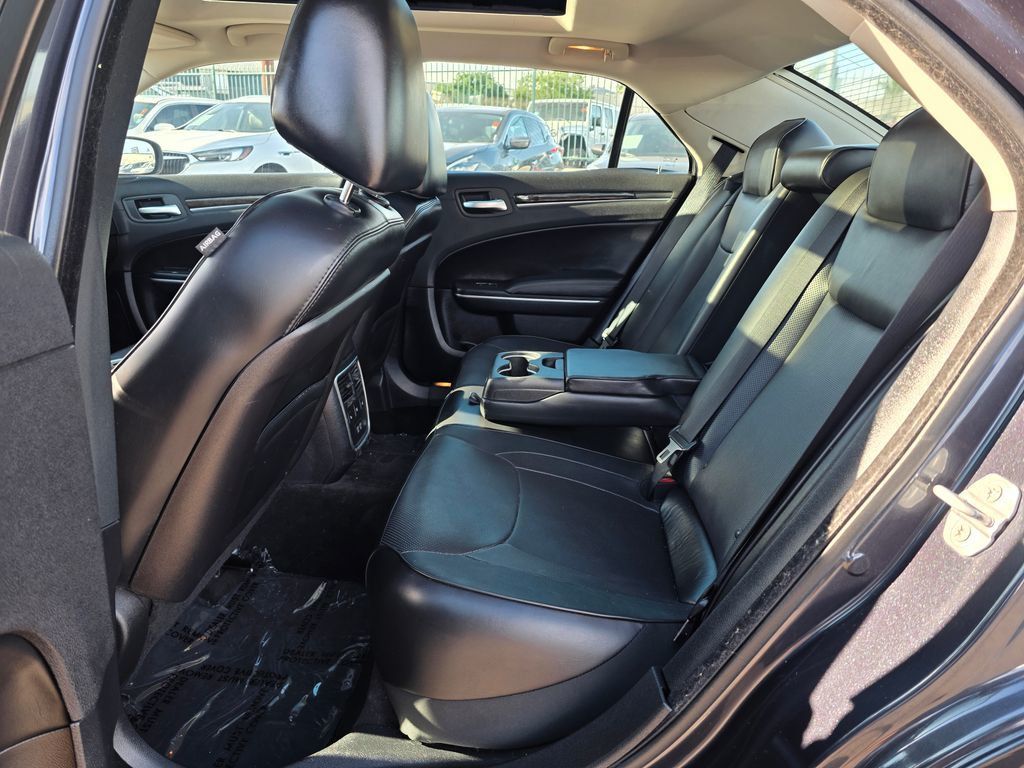 2015 Chrysler 300 4dr Sedan 300C RWD - 22999848 - 16