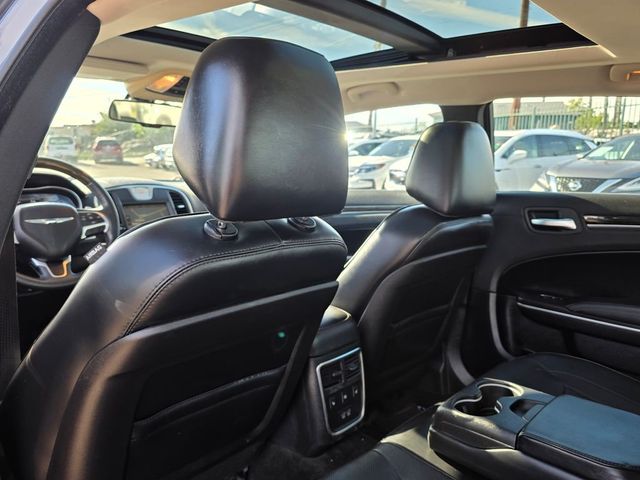 2015 Chrysler 300 4dr Sedan 300C RWD - 22999848 - 18