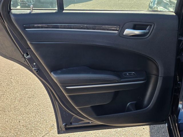 2015 Chrysler 300 4dr Sedan 300C RWD - 22999848 - 20