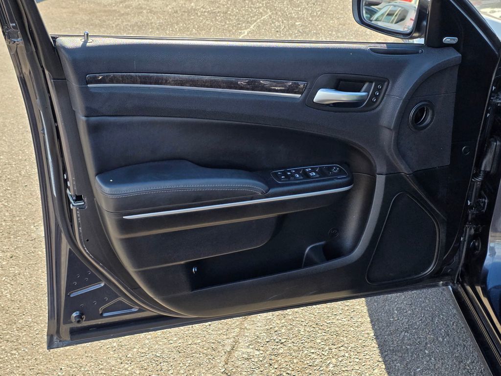 2015 Chrysler 300 4dr Sedan 300C RWD - 22999848 - 21