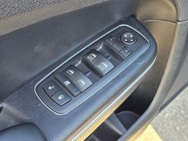 2015 Chrysler 300 4dr Sedan 300C RWD - 22999848 - 22