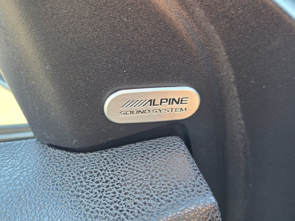 2015 Chrysler 300 4dr Sedan 300C RWD - 22999848 - 24