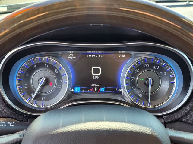 2015 Chrysler 300 4dr Sedan 300C RWD - 22999848 - 25