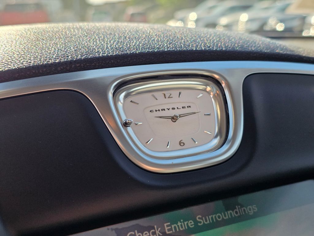 2015 Chrysler 300 4dr Sedan 300C RWD - 22999848 - 30