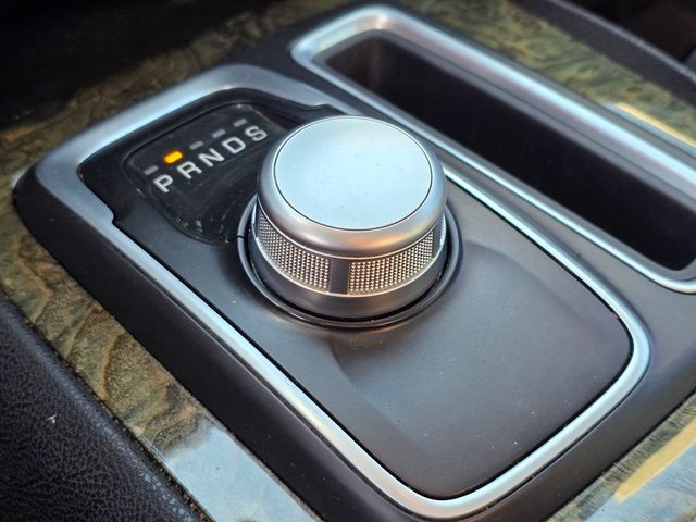 2015 Chrysler 300 4dr Sedan 300C RWD - 22999848 - 34